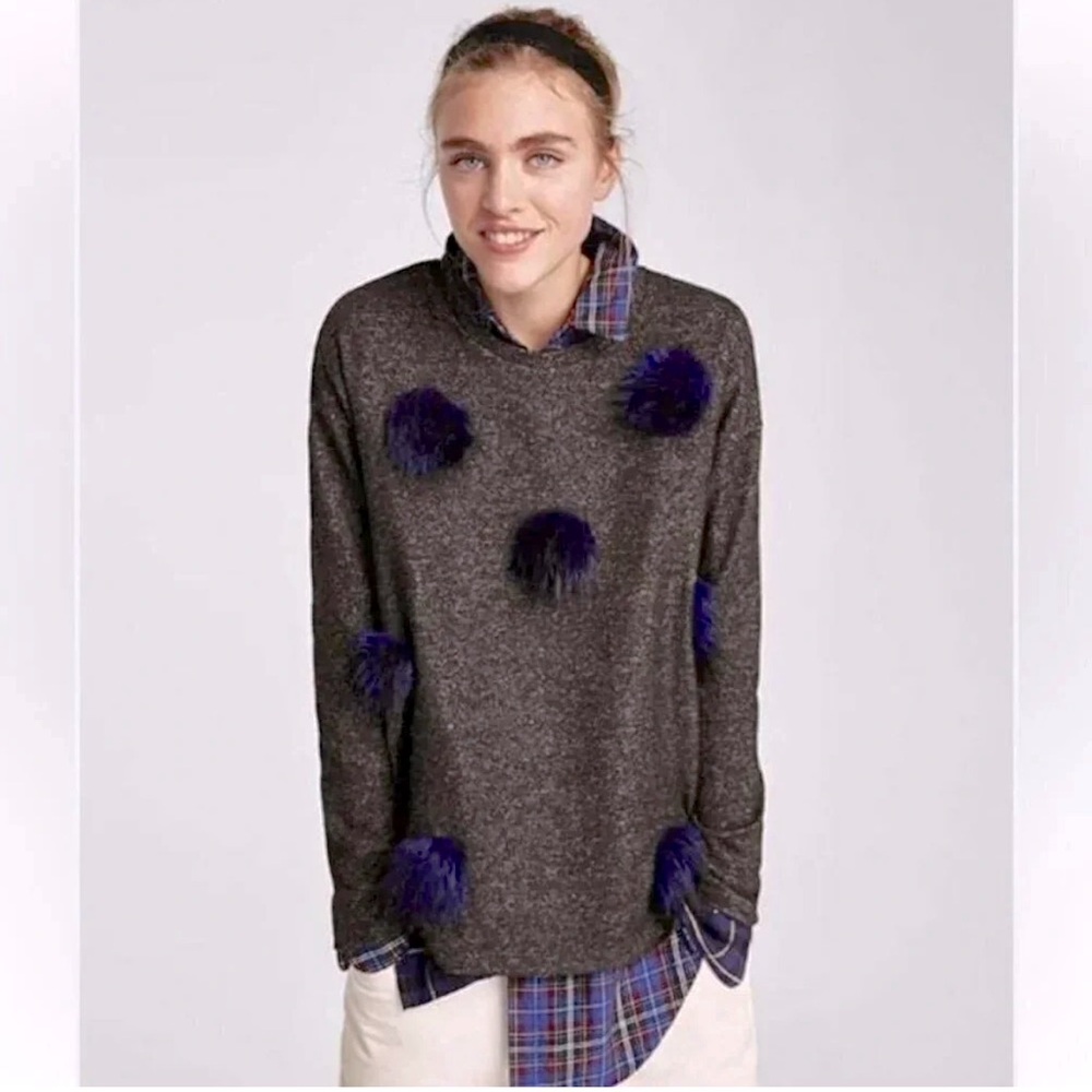 Zara Women’s Grey Knit Sweater w/ Navy Blue Faux Fur Pom Pom’s in Size Small